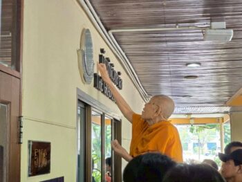 LINE_ALBUM_121268_251212_3