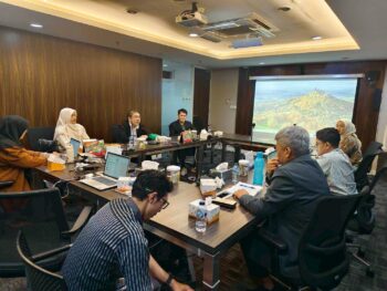 LINE_ALBUM_คณบดีไปอินโดนีเซีย_260203_7